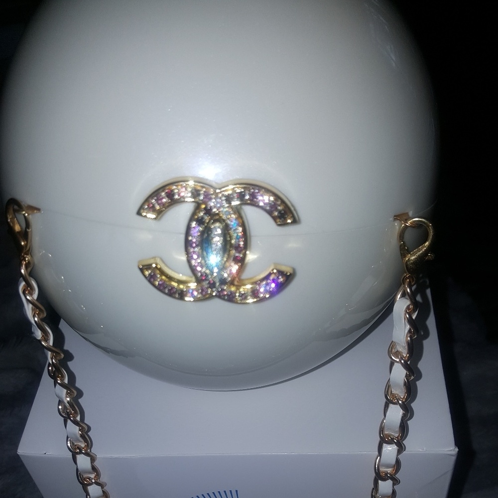 Chanel resin pearl clutch